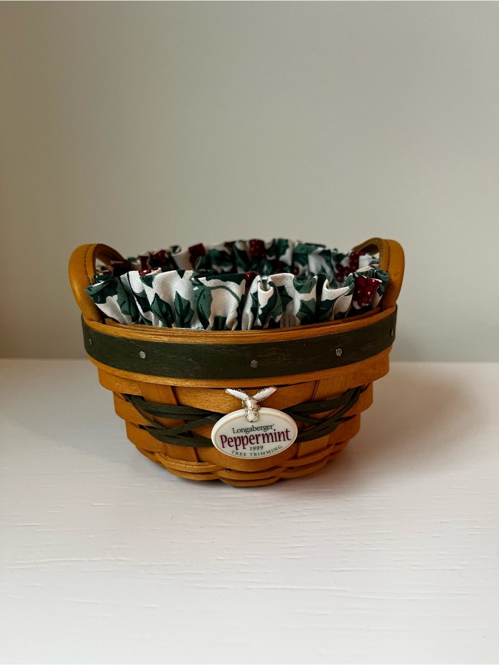 Longaberger 1999 Peppermint Tree Trimming Basket Liner Protector Tie-On